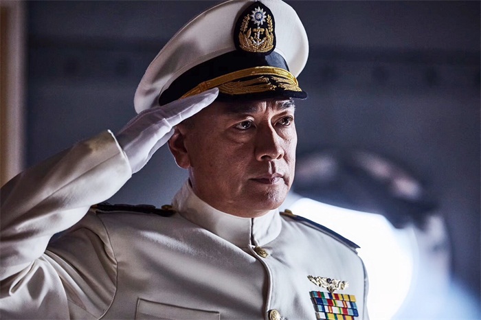 章申《红鲨突击》五大卫视热播 演绎海军司令员